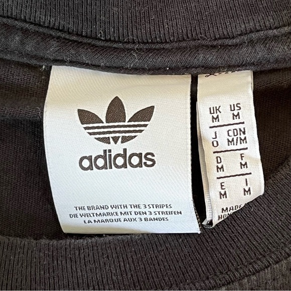 Adidas T Shirt Mens Medium Black Die Market Mit Den 3 Streifen 3 Stripes - Picture 4 of 9